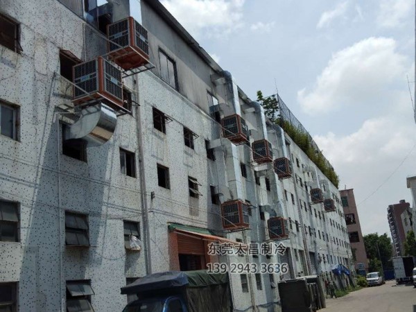 環(huán)?？照{(diào)是企業(yè)防暑降溫的必備設(shè)備。