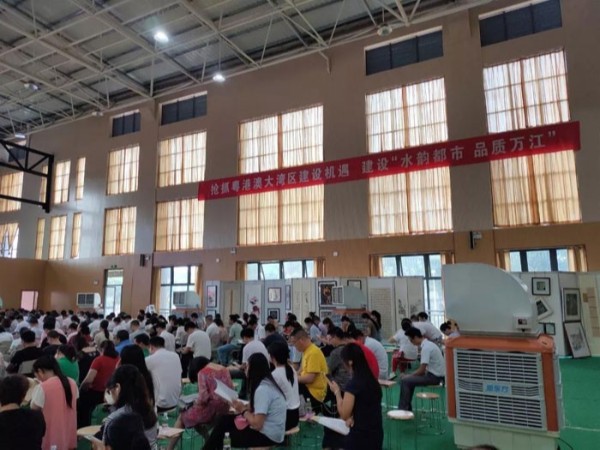 降溫通風(fēng)設(shè)備蒸發(fā)式冷風(fēng)王 移動(dòng)式環(huán)?？照{(diào)的作用